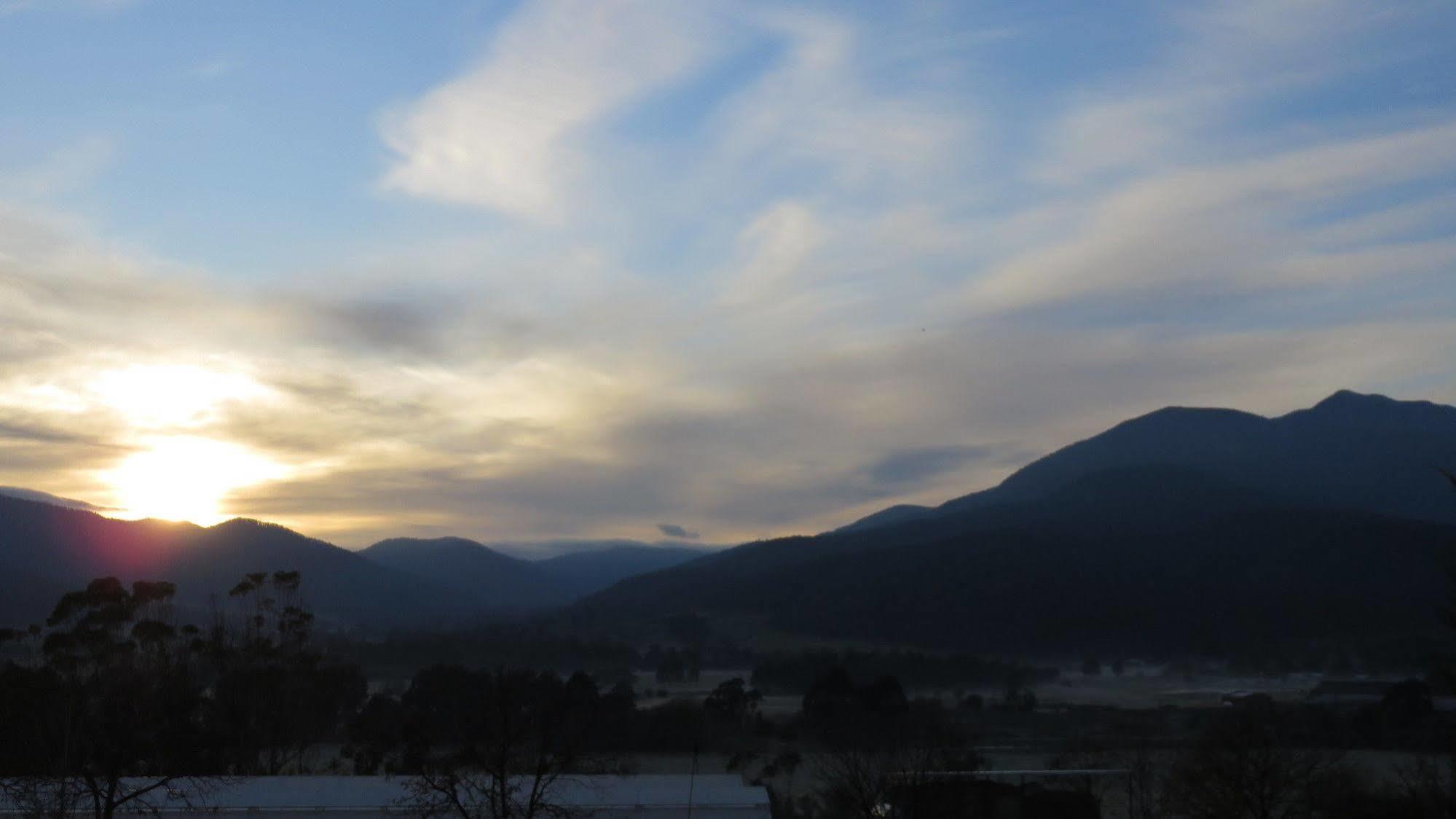 Alpenhorn Holiday Units Mount Beauty Bagian luar foto