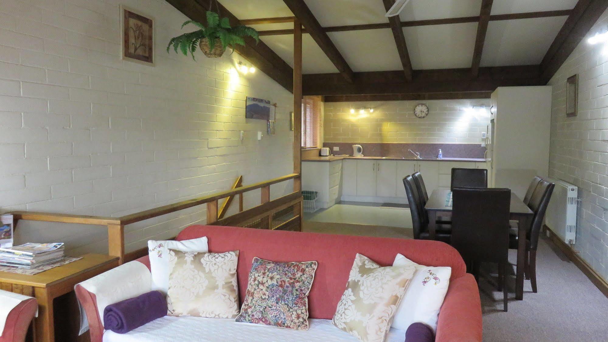 Alpenhorn Holiday Units Mount Beauty Bagian luar foto